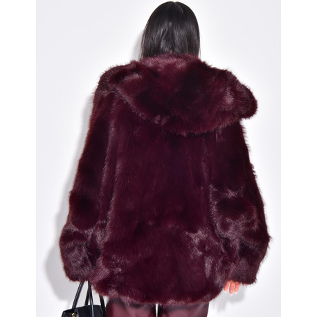 Veste courte en fausse fourrure à capuche