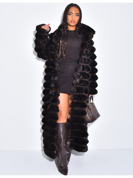 Manteau très long en fausse fourrure effet matelassé