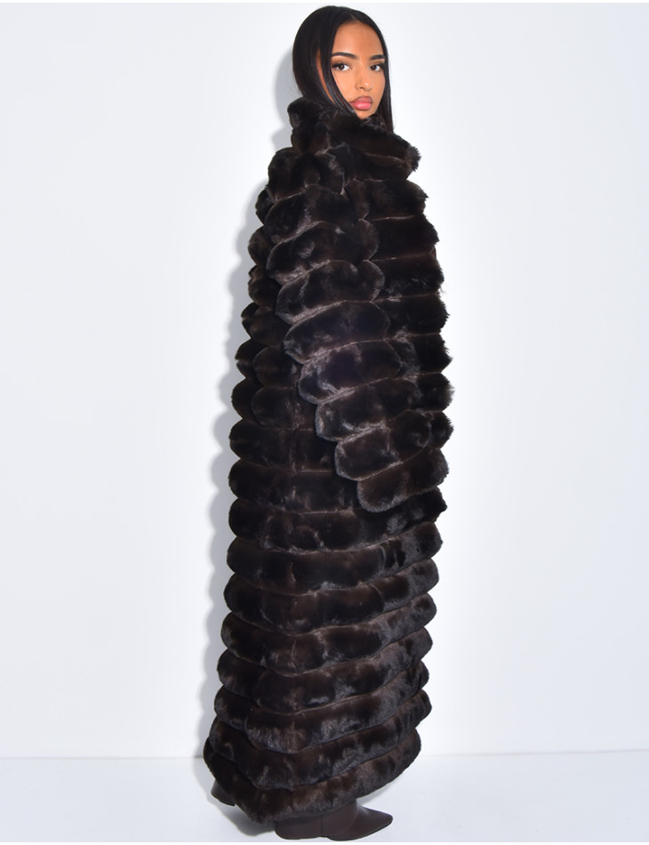 Manteau très long en fausse fourrure effet matelassé