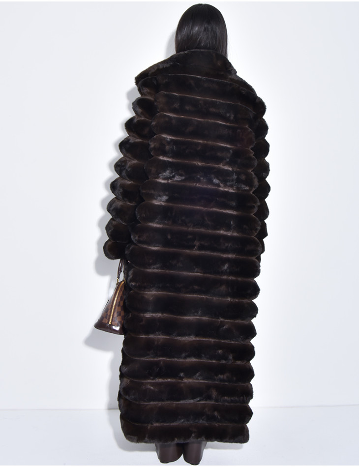 Manteau très long en fausse fourrure effet matelassé