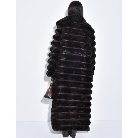 Manteau très long en fausse fourrure effet matelassé
