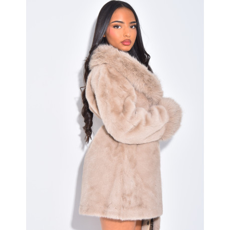 Manteau mi-long en fausse fourrure et ceinture à nouer