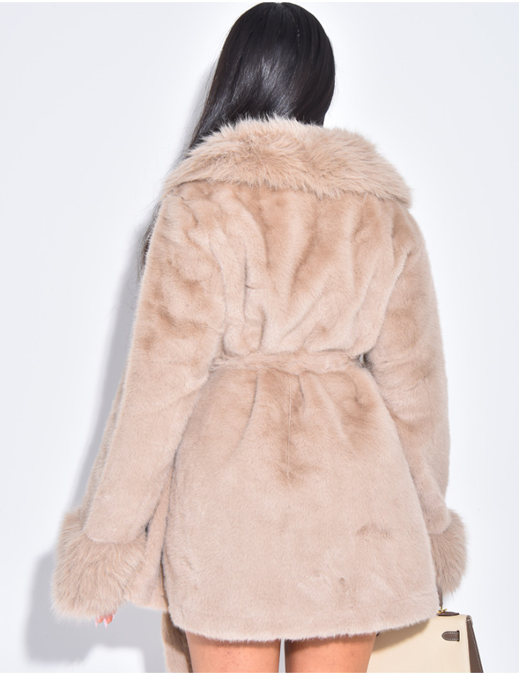 Manteau mi-long en fausse fourrure et ceinture à nouer