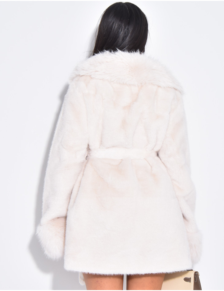 Manteau mi-long en fausse fourrure et ceinture à nouer