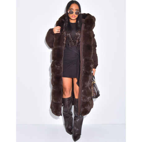 Lange, wattierte Daunenjacke mit Kunstfell und Kapuze