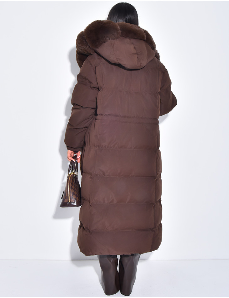 Lange, wattierte Daunenjacke mit Kunstfell und Kapuze