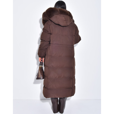 Lange, wattierte Daunenjacke mit Kunstfell und Kapuze