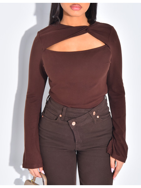 Fitted top with openwork effect at the neckline and flared sleeves