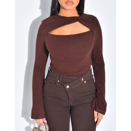 Fitted top with openwork effect at the neckline and flared sleeves