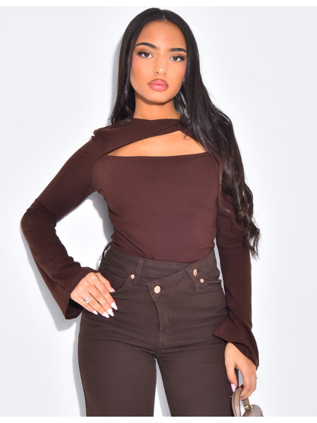 Fitted top with openwork effect at the neckline and flared sleeves