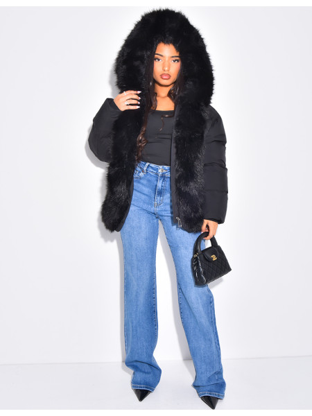 Doudoune courte matelassée à fourrure et capuche