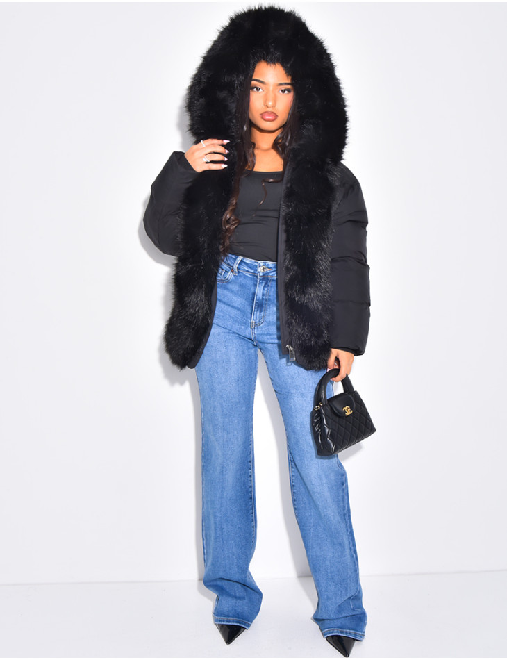 Doudoune courte matelassée à fourrure et capuche