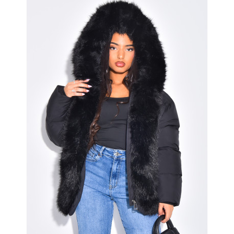 Doudoune courte matelassée à fourrure et capuche