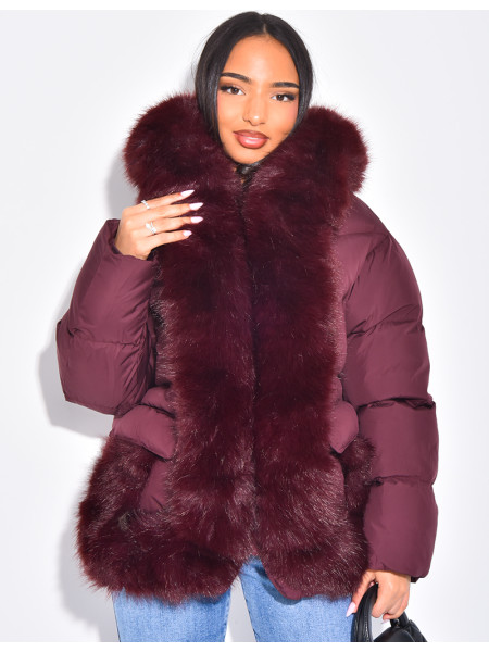 Doudoune courte matelassée à fourrure et capuche