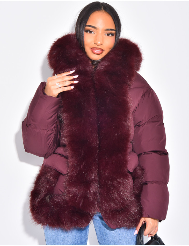 Doudoune courte matelassée à fourrure et capuche