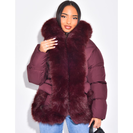 Doudoune courte matelassée à fourrure et capuche