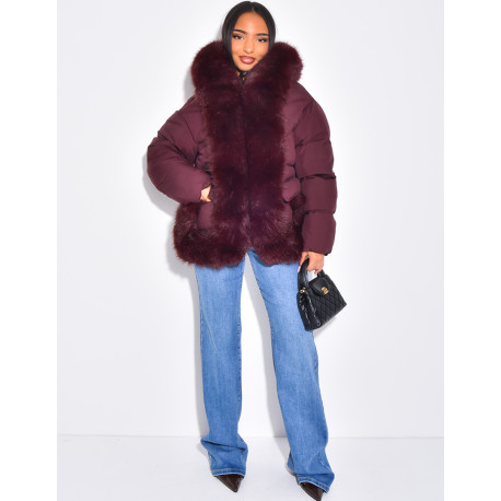 Doudoune courte matelassée à fourrure et capuche