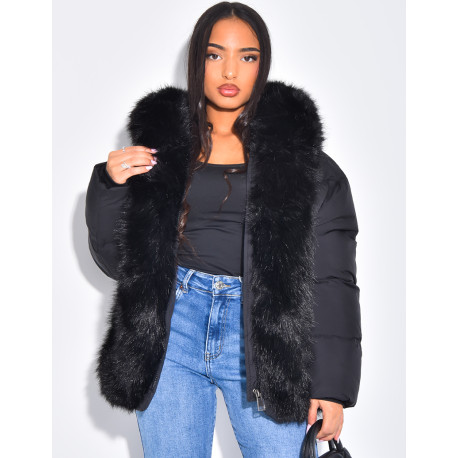 Doudoune courte matelassée à fourrure et capuche