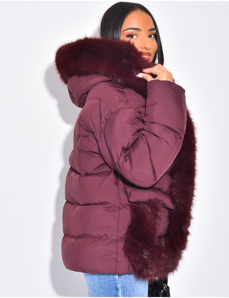 Doudoune courte matelassée à fourrure et capuche