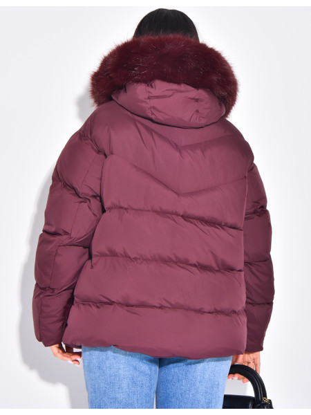 Doudoune courte matelassée à fourrure et capuche