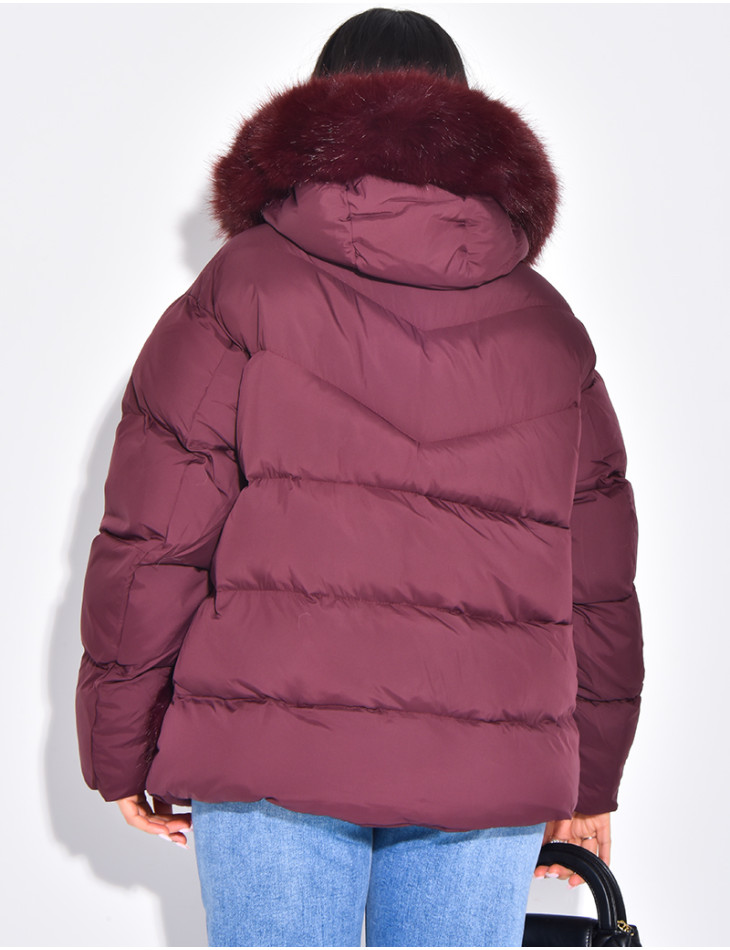 Doudoune courte matelassée à fourrure et capuche