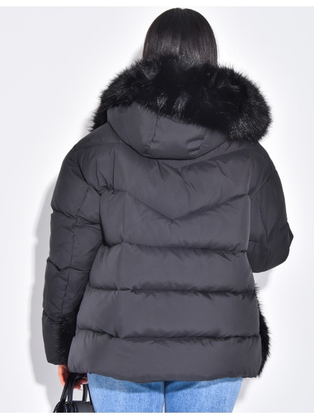 Doudoune courte matelassée à fourrure et capuche