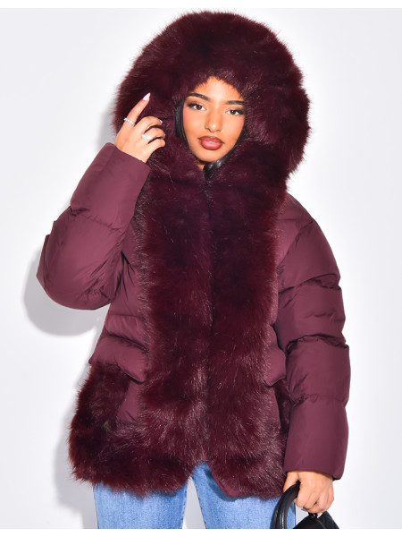 Doudoune courte matelassée à fourrure et capuche