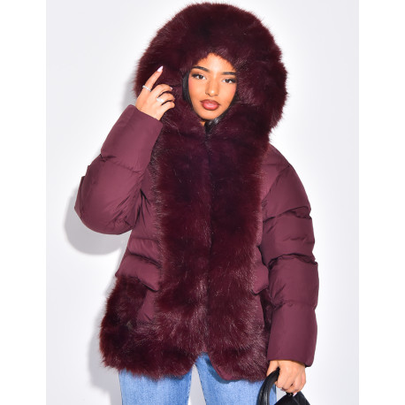 Doudoune courte matelassée à fourrure et capuche