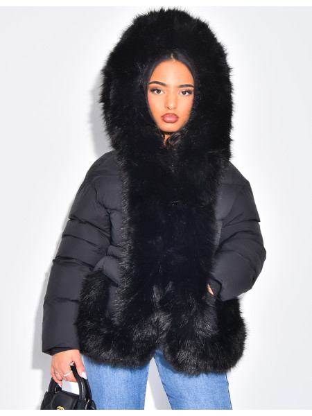 Doudoune courte matelassée à fourrure et capuche