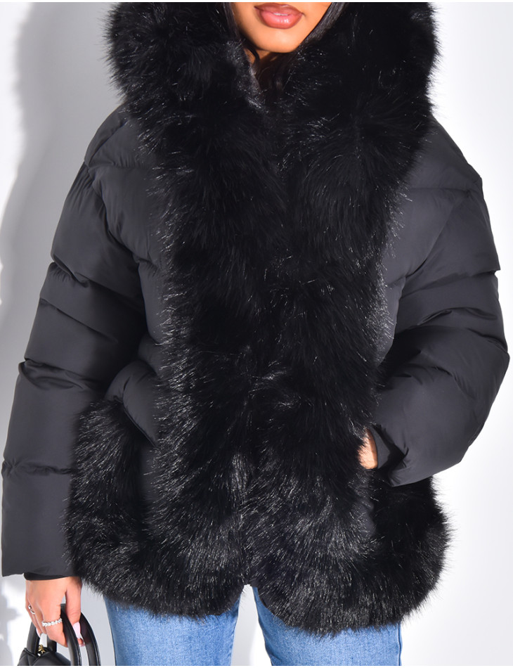 Doudoune courte matelassée à fourrure et capuche