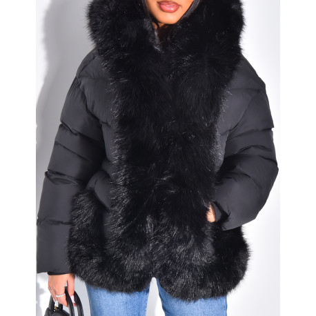 Doudoune courte matelassée à fourrure et capuche