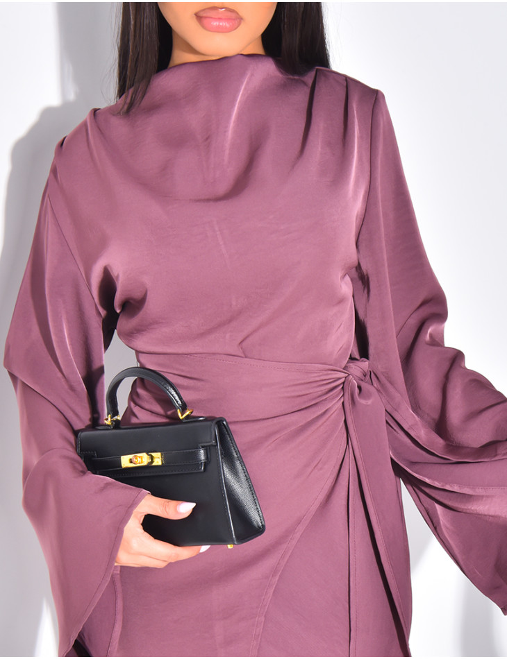 Longue robe en satin premium à nouer à la taille