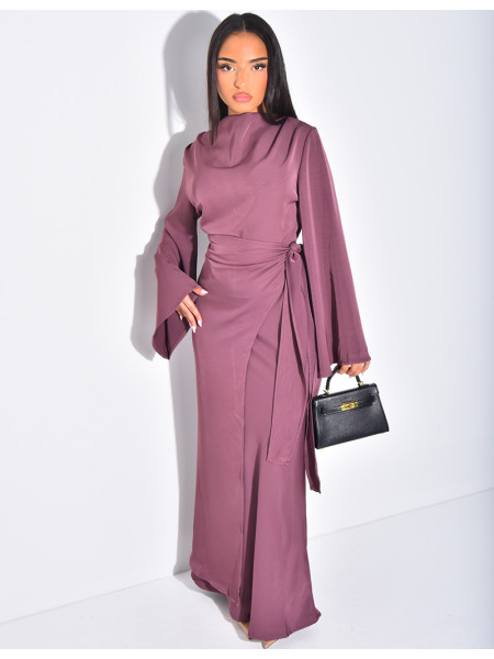Longue robe en satin premium à nouer à la taille