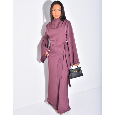 Longue robe en satin premium à nouer à la taille