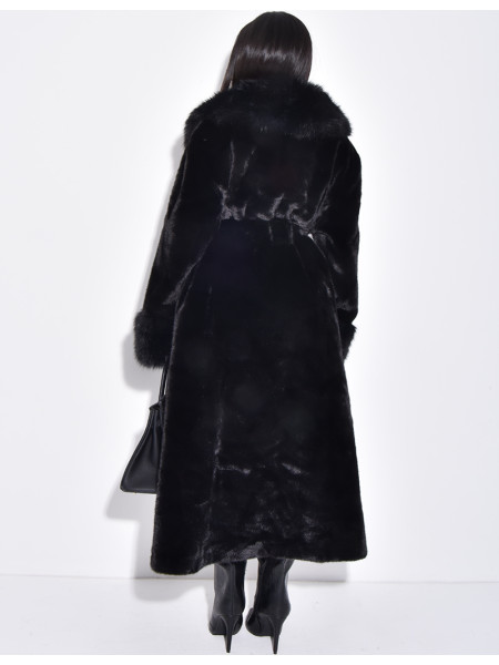 Manteau en fausse fourrure à ceinture