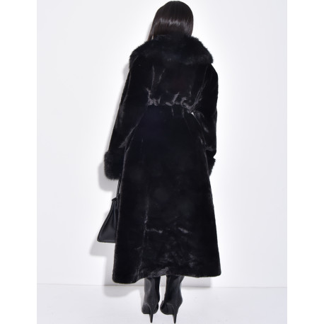Manteau en fausse fourrure à ceinture