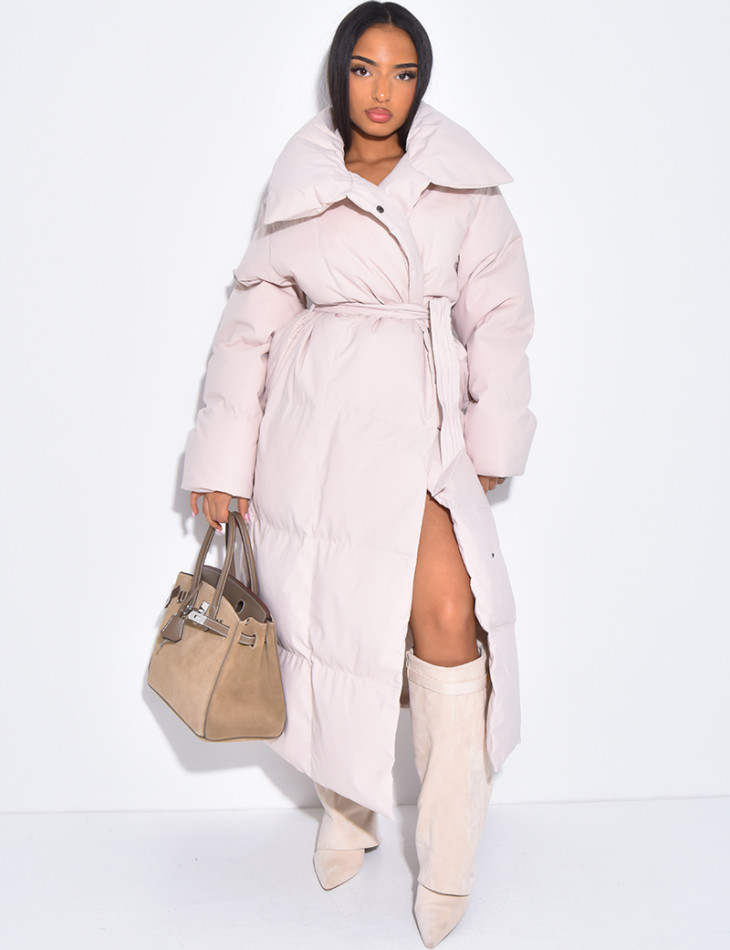 Lange gesteppte Daunenjacke zum Binden