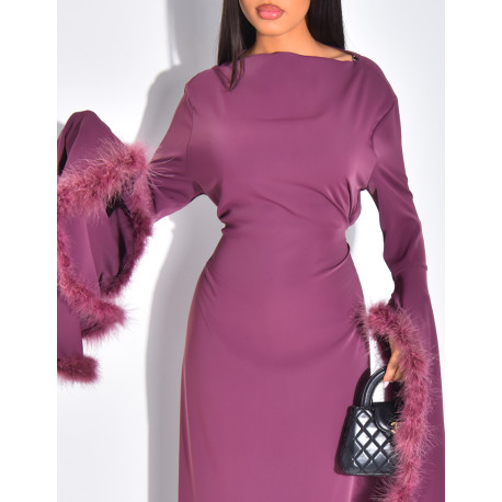Robe longue à nouer dans le dos ornée de plumes sur les manches