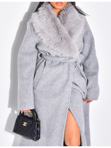 Manteau long en laine à col en fausse fourrure