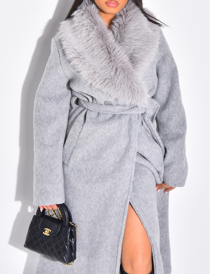 Manteau long en laine à col en fausse fourrure