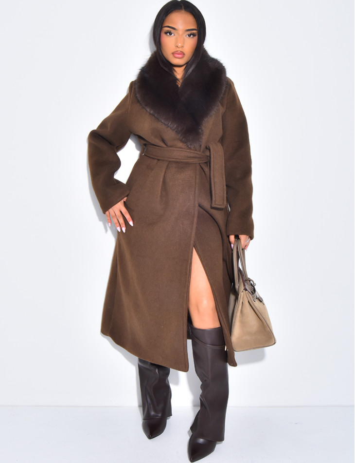 Manteau long en feutrine à col en fausse fourrure