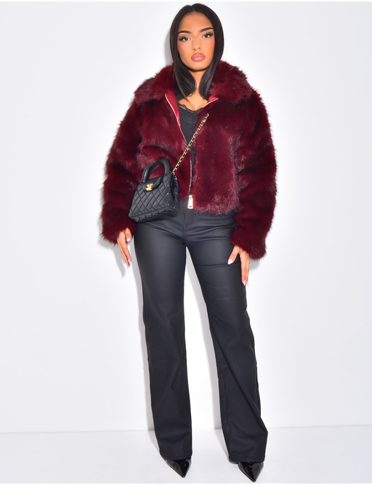 Veste courte en fausse fourrure zipée
