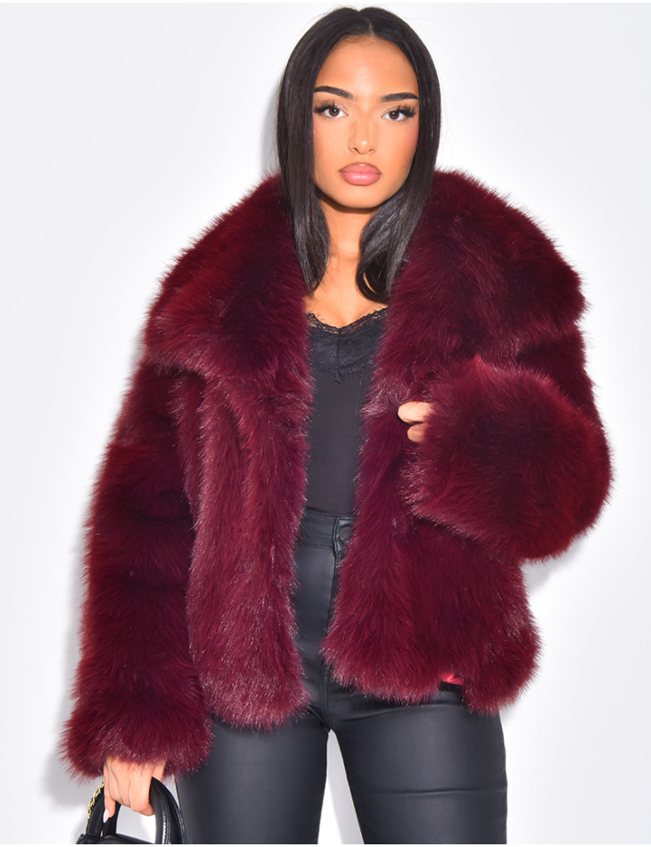 Veste courte en fausse fourrure à col rabattu