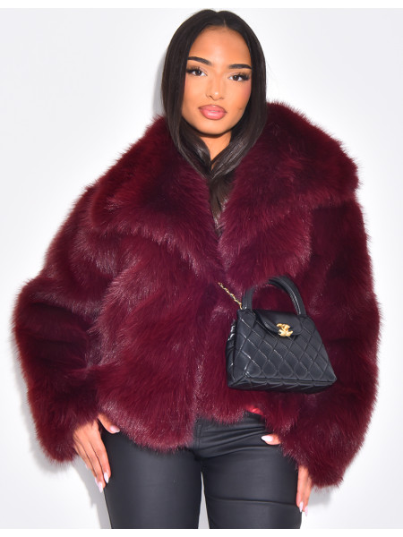 Veste courte en fausse fourrure à col rabattu