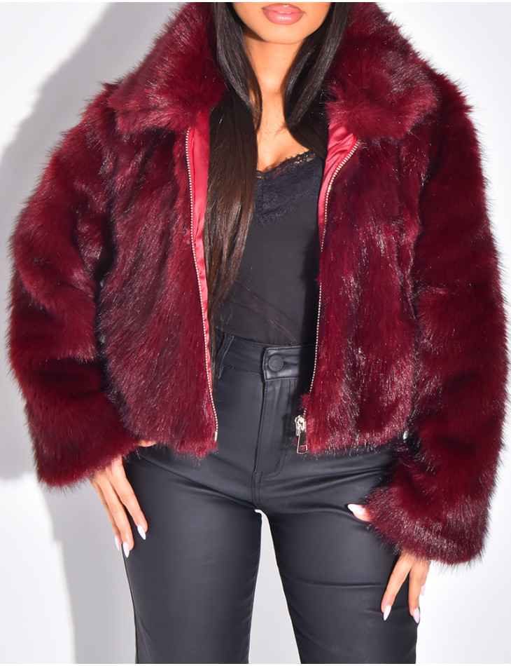 Veste courte en fausse fourrure zipée