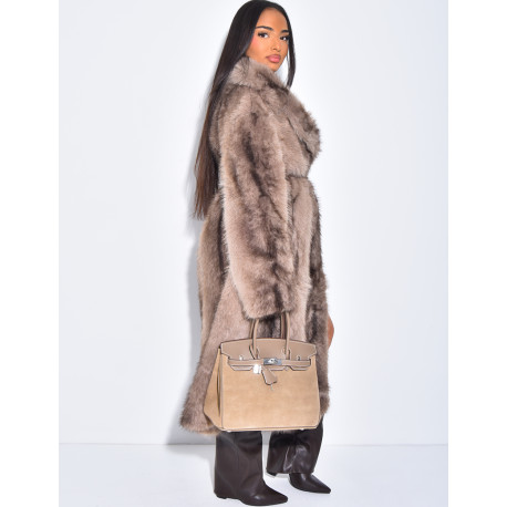 Manteau très long en fausse fourrure et ceinture
