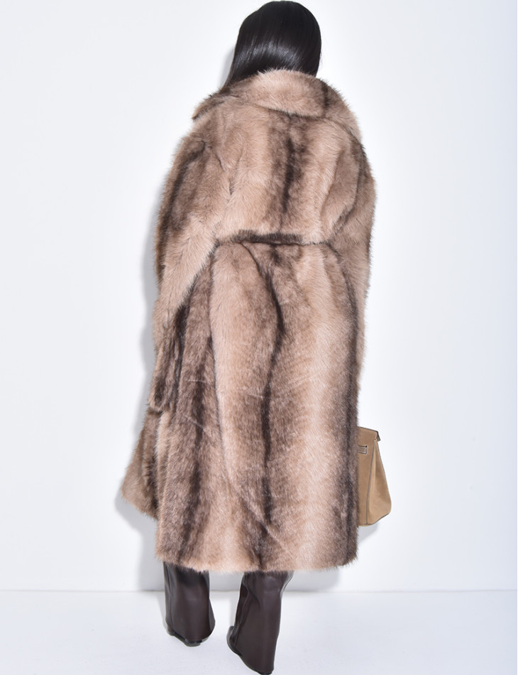 Manteau très long en fausse fourrure et ceinture