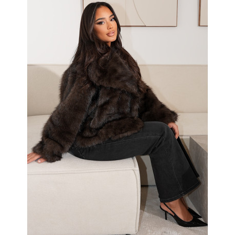 Kurze Jacke aus Kunstfell in kaltem Braun