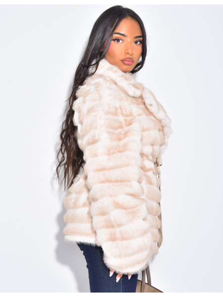 Manteau court en fausse fourrure à ceinture assortie