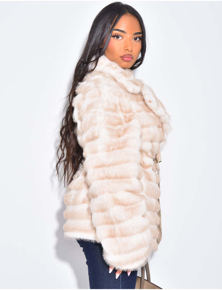 Manteau court en fausse fourrure à ceinture assortie